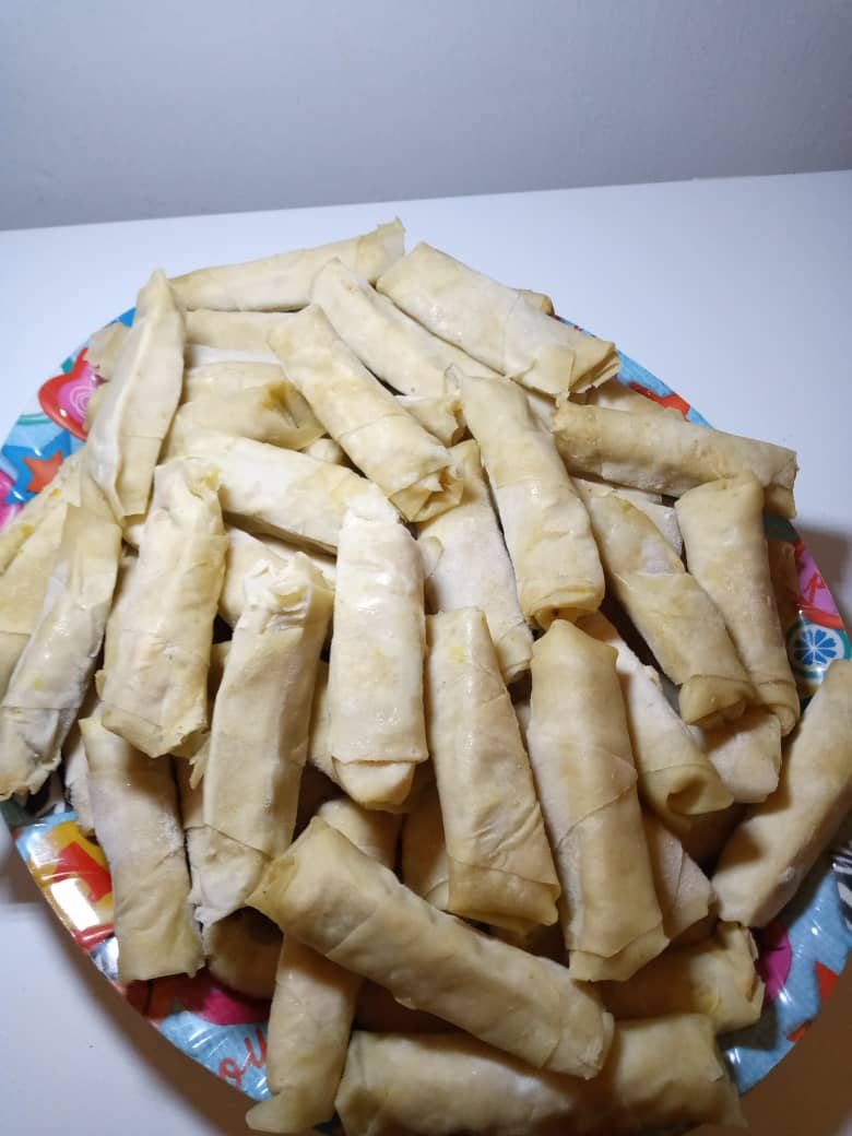 izesule's tweet photo. 🙏  HELP US SELL OUT THESE SMALL CHOPS

Guys, my friend was commissioned to make 70 pieces of samosa and springrolls each. Then the customer cancelled.
If you are in Kano, please help us.
Contact 07061292404.
It sells for 2,200/10 pieces.

Thank you so much! https://t.co/I3lsMtzqg7