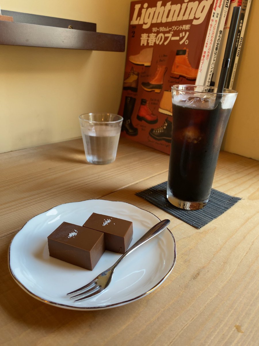 sow_ta_low's tweet photo. ボサノヴァが心地よいカフェに行って来ました。
1人でゆっくりボーとしながのケーキとアイスコーヒーが最高な時ってありますよね！ https://t.co/ZrhbxzXc3p