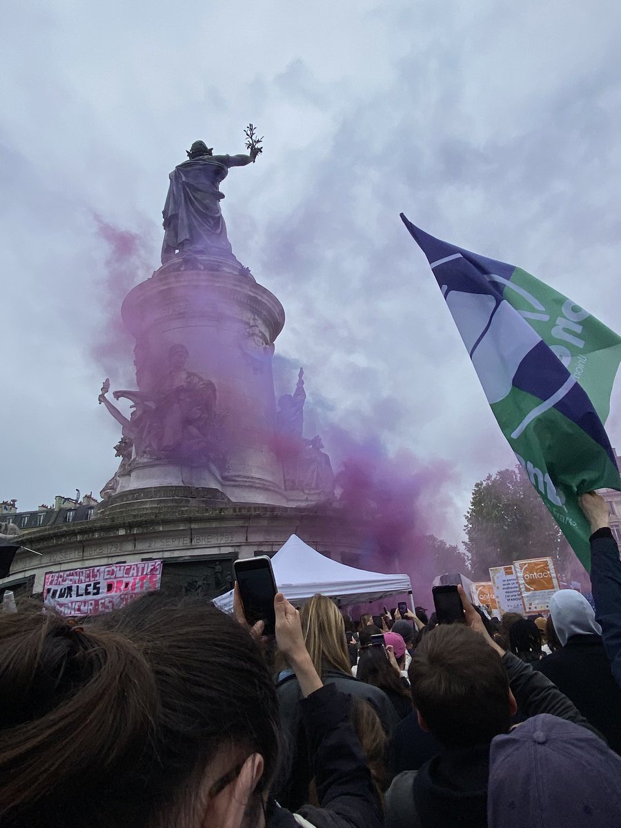 Avec @PCF_LGBTQI , avec @IanBrossat @BGomes_75 au milieu de la mobilisation dense à République à @Paris comme dans 50 villes de France contre la #transphobie et la prolifération des théories réactionnaires et pour l’égalité des droits .