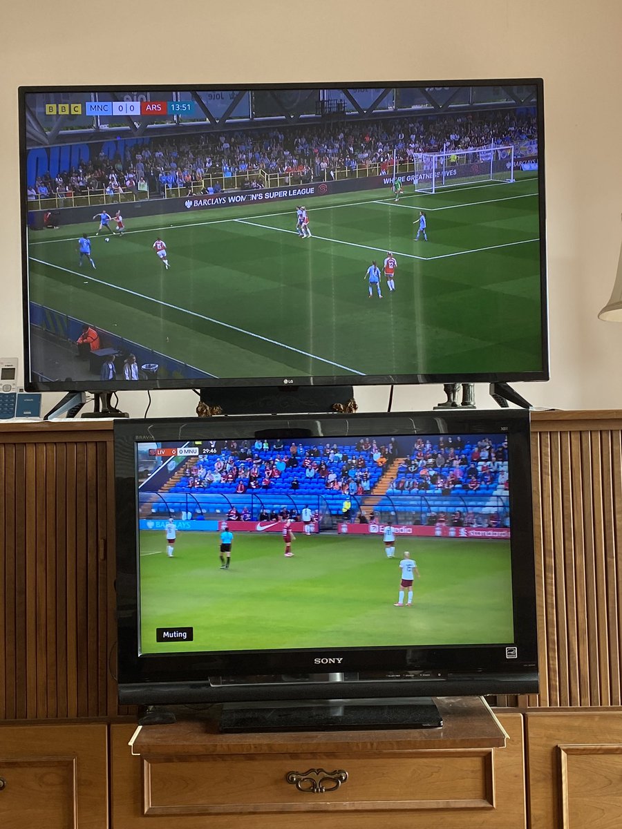 misogynist @Joey7Barton’s worst nightmare.
Both TV’s set to Women’s football

#mancity vs #Arsenal
#Liverpool vs #ManUnited

#fawsl #wsl #football #england #united #mufc #AFC  #Womenssport 
#joeybarton #leahwilliamson 
#genderequity #alexscott