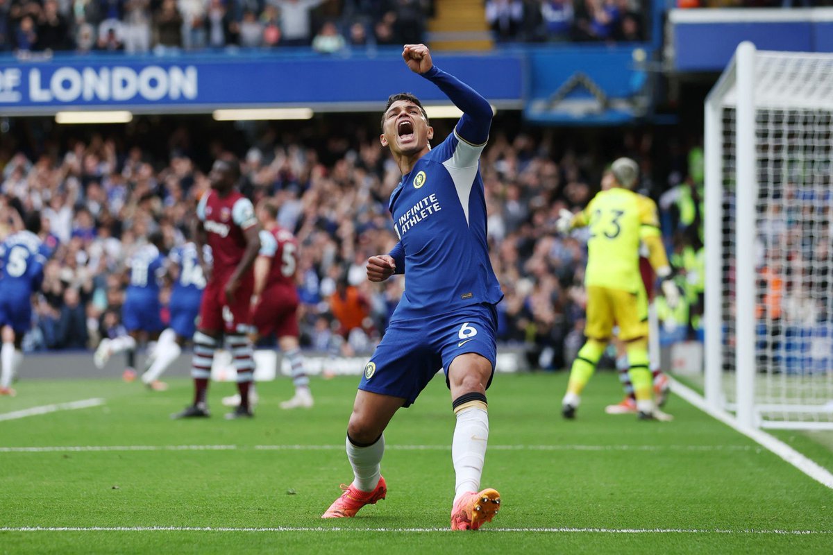 Thiago Silva celebrated the Madueke goal like he scored 💙