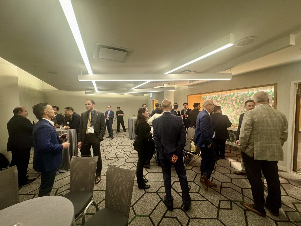 Thank you to everyone who stopped by the #AANS2024 @ClevelandClinic #Alumni Reception. It was great catching up with our previous and current #faculty, #fellows, #residents, and #medstudents. @ClevelandClinic @CleClinicMD @CleClinicLCM @MohamedMackiMD @jfrancis_24