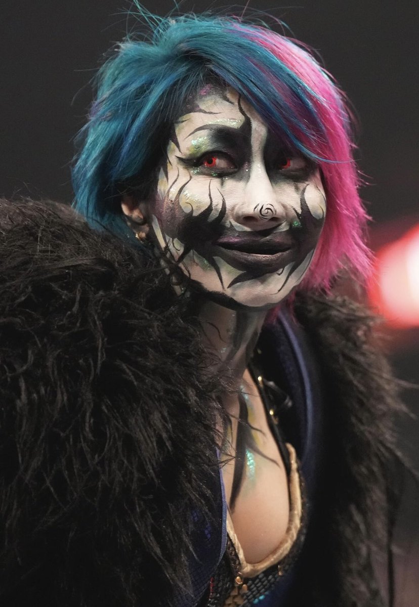 A beautiful shot of Asuka from yesterday’s Backlash. She has the best face paints 💯