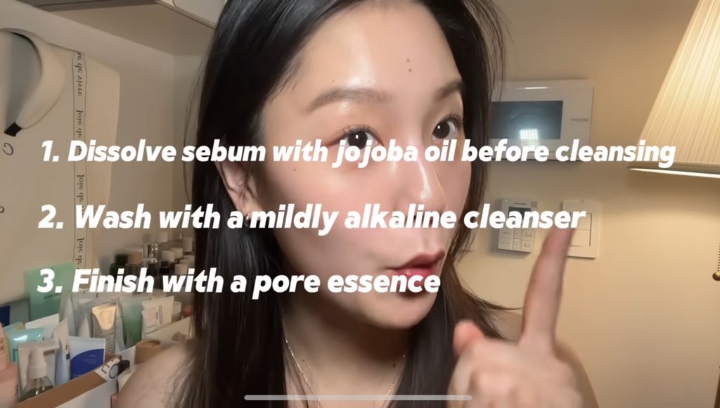 ⭐️ routine สำหรับทำ 3 ครั้ง/วีค ⭐️

- ทา jojoba oil ไว้ 5-10 นาที ก่อนล้างหน้า 
- ใช้โฟมล้างหน้า alkaline cleanser ช่วยผลัดเซลล์ผิวตาย + ควบคุมความมัน
- ใช้สกินแคร์ที่ช่วยกระชับรูขุมขน เพราะพอเราเอาพวกสิวเสี้ยนหัวดำพวกนี้ออก ถ้ารูขุมขนมันกว้างอยู่ก็จะมี dead cell อื่นเข้าไปอยู่ดี