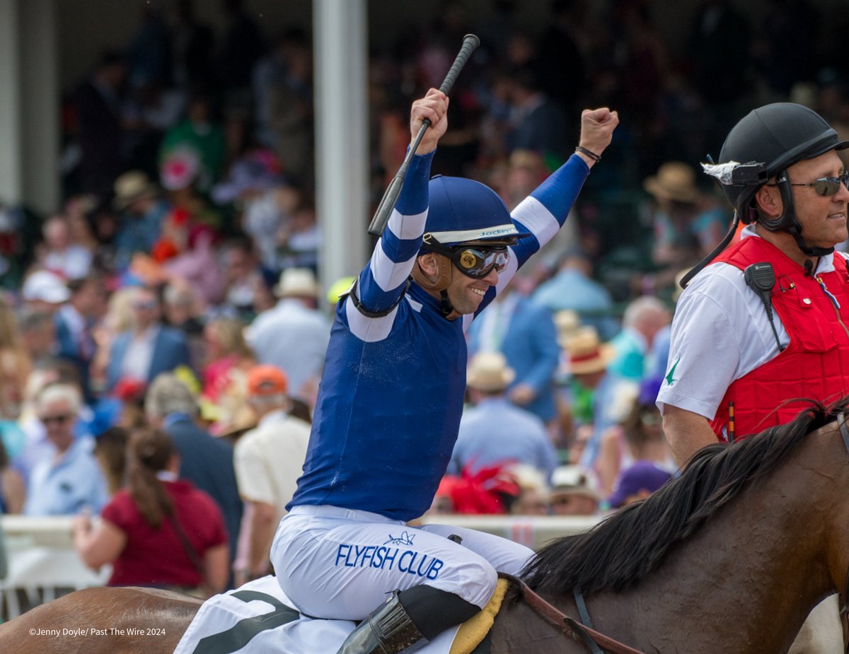 TRIKARI surprises on Kentucky Derby Day:

herringswellstables.com/in-grand-style…

#PoweredbyTLore
#HorseBitscuits

Photos by Jenny Doyle/Past The Wire and @LoriBarger /NBC Sports