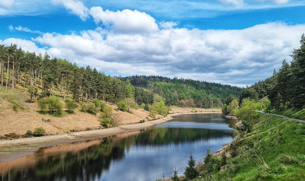 A beautiful morning to be running up on Derwent Edge and then around Ladybower & Howden Reservoirs. 

#PeakDistrict