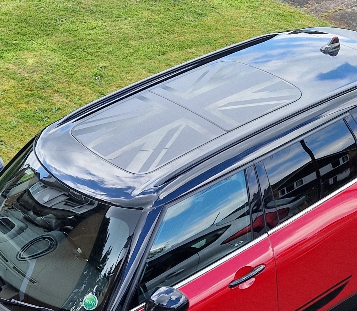 Roof decal for Ruby Clubman thanks to my lovely hubby @MINIUK @britishminiclub #F54 #MiniClubman #CooperSSport #ChilliRed