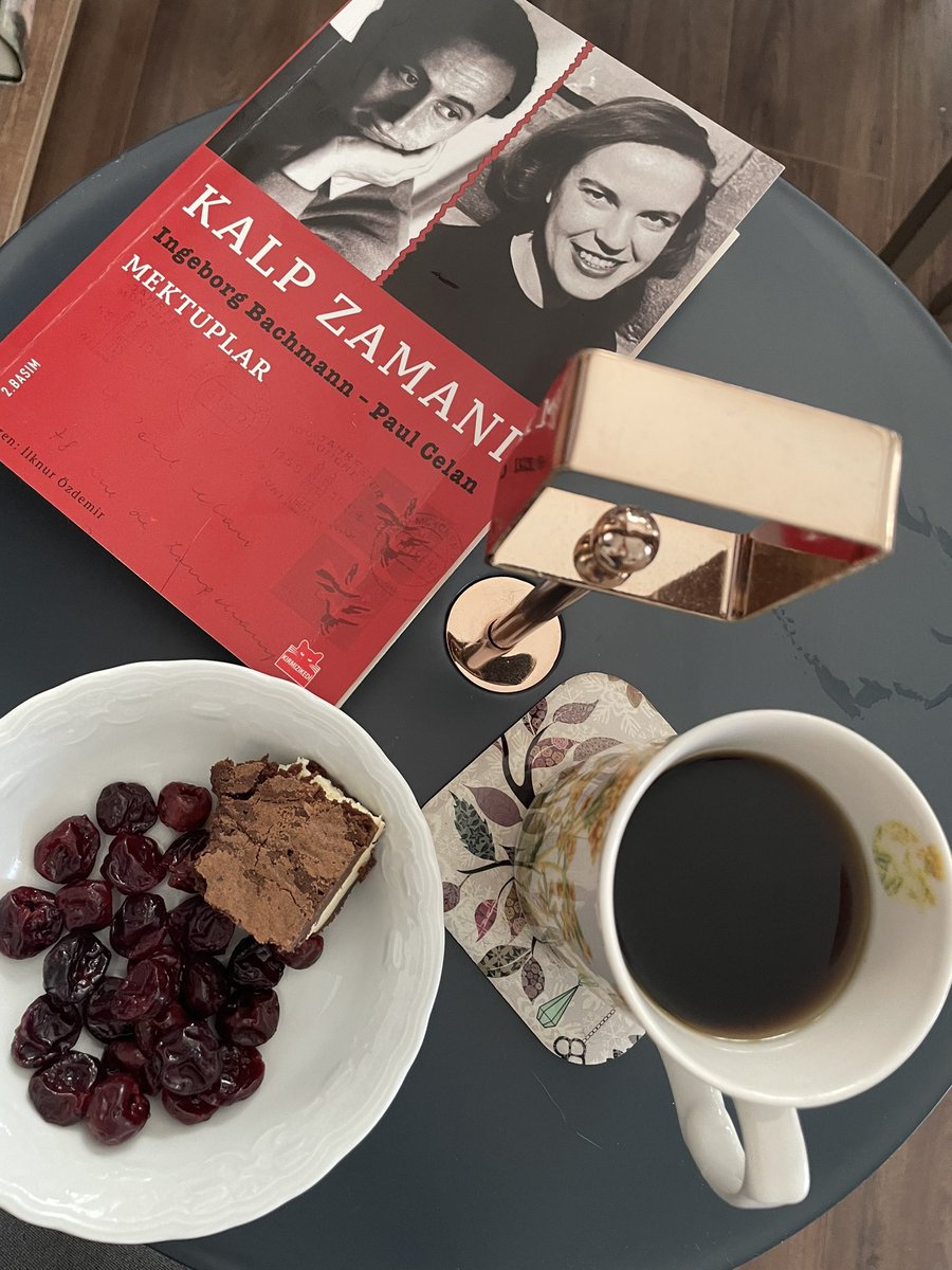 Filtre kahve, az biraz cranberry, bir tutam brownie, bolca kitap 📕 #benimpazarim #pazar #sunday #kitap