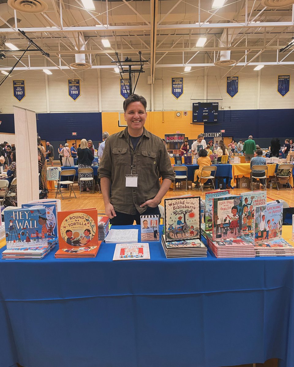 Super fun day at the @HudsonCBF Children's Book Festival. Thank you to everyone who came out and got to talk to. Also great to reconnect with fellow authors and illustrators. Until next time😬