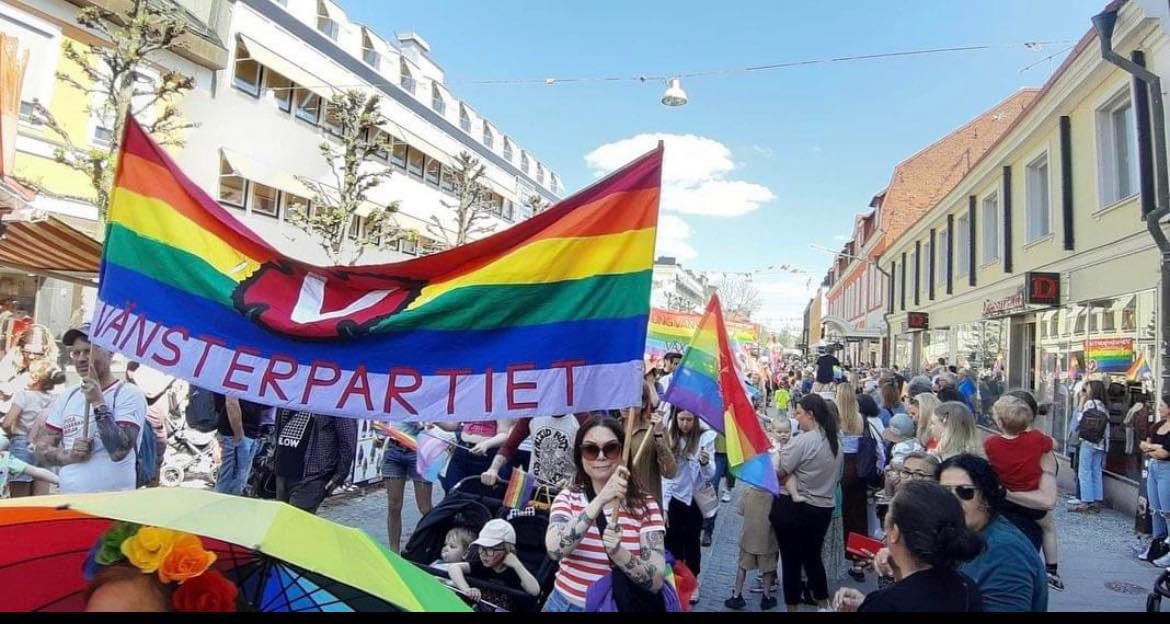 Tyvärr har <a href="/vansterpartiet/">Vänsterpartiet</a> valt att lägga kongressen samtidigt som det är Pridevecka i Växjö 😉men vi som inte åker till Jönköping ses väl i Pridetåget istället? 11 maj kl 14.00 på Norrtullskolans parkering - vi ses! 

facebook.com/10006449200791…?