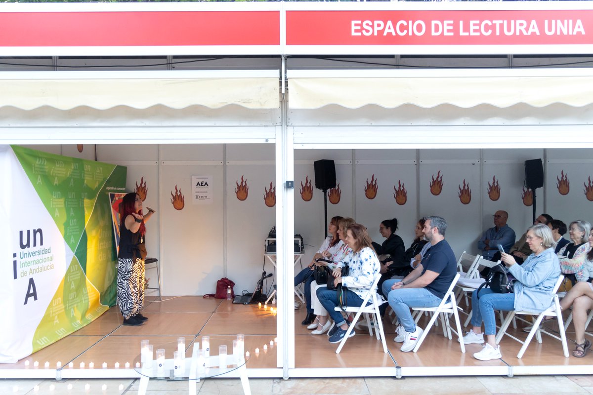 ❤️‍🔥📚 Salas, pasillos y colas llenas de gente que tiene en común el amor a la lectura y a los libros. Estas son las imágenes que nos dejó la tarde de ayer la #ferialibromálaga2024 ❤️‍🔥📚