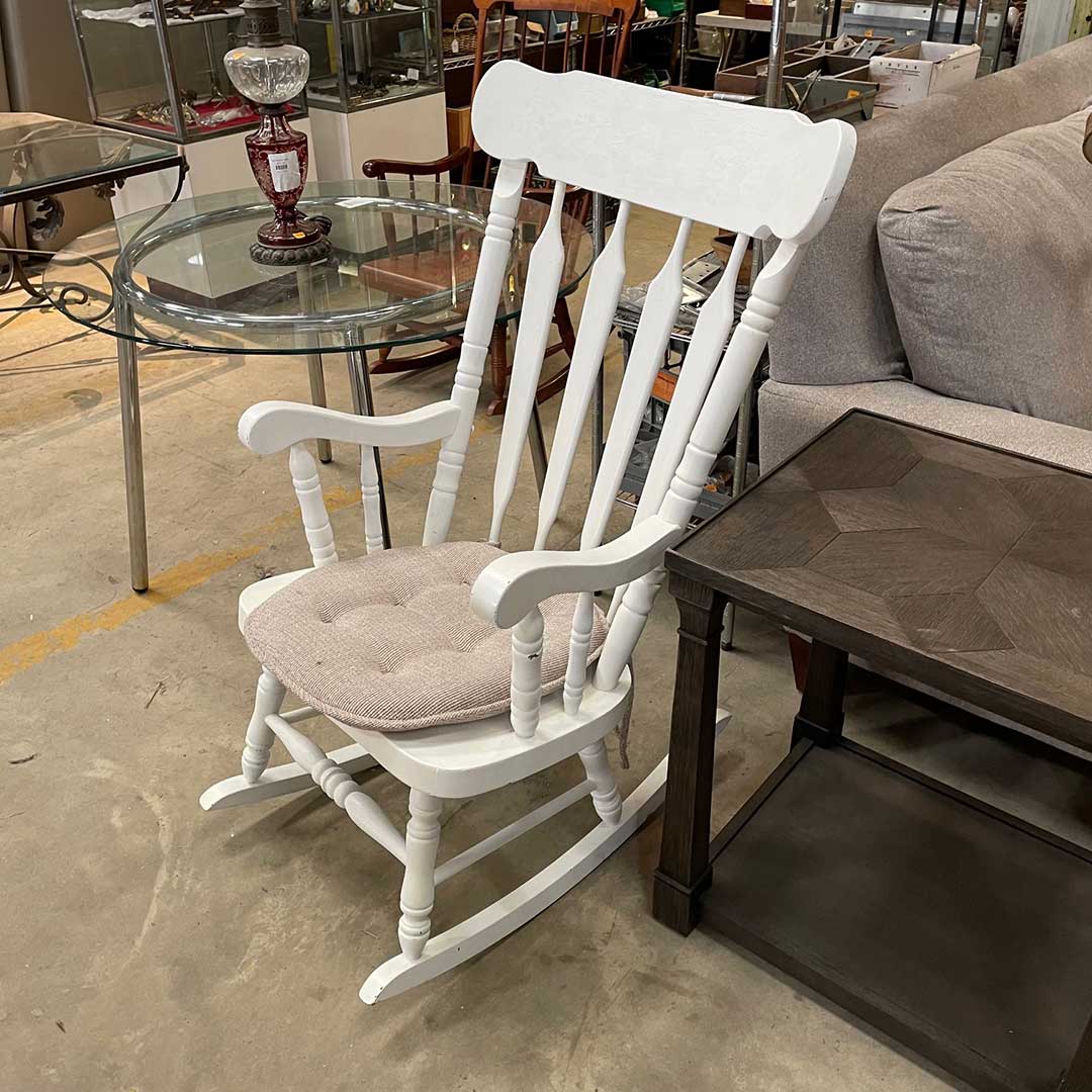 One week until Mother’s Day! Our reuse warehouse is full of great #gifts for #vintage-lovers. Furniture and housewares are 25% off through Monday, May 6, and check out hardware, tools, and art for more gift ideas! communityforklift.org/save-25-on-sec…