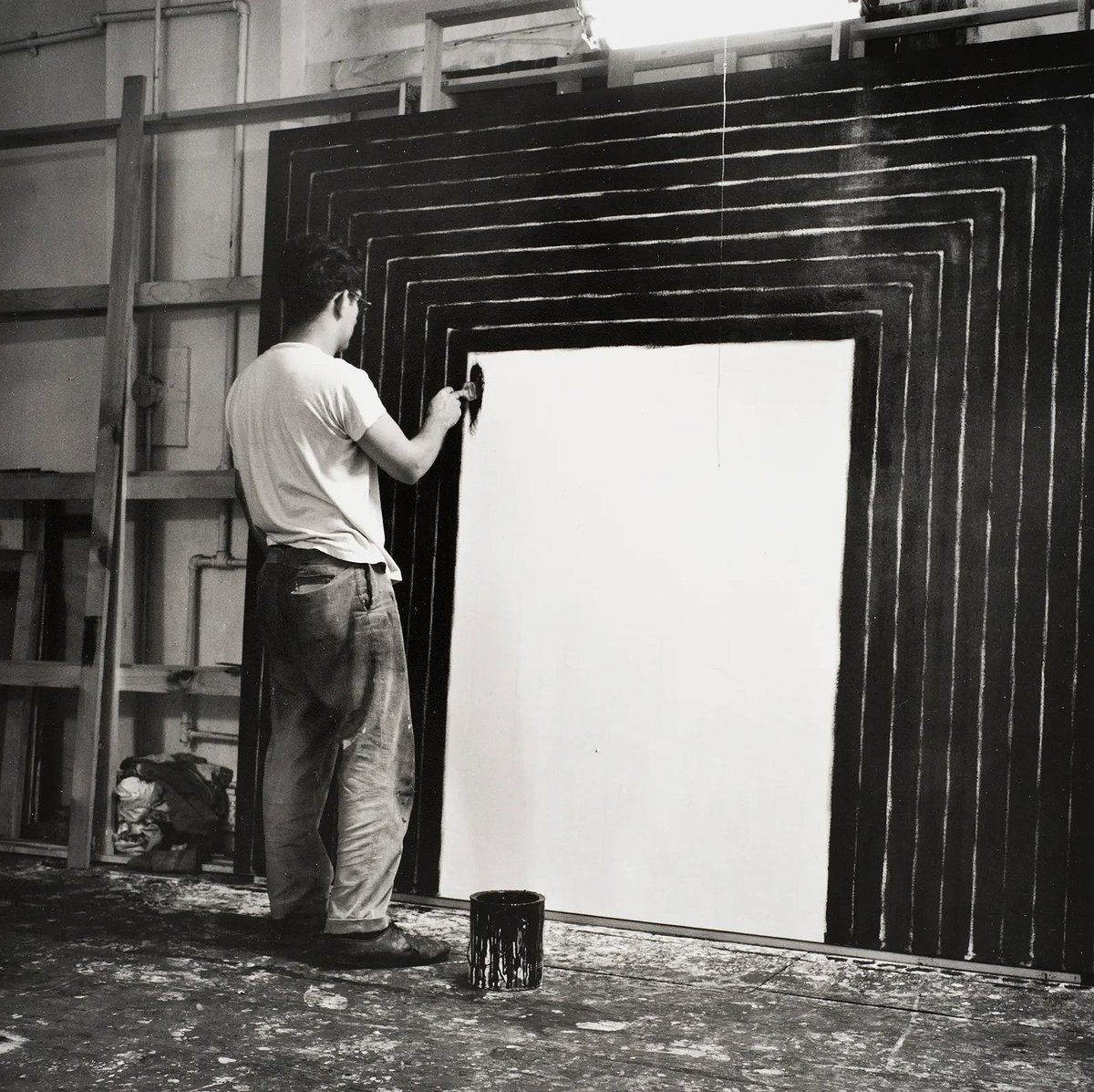 Frank Stella in his studio, ca. 1958–61 #art #artwork #artmattersandthings #artappreciation #artistlife #artstudio #photography #frankstella #american #artist #sundaystudio #studiosunday