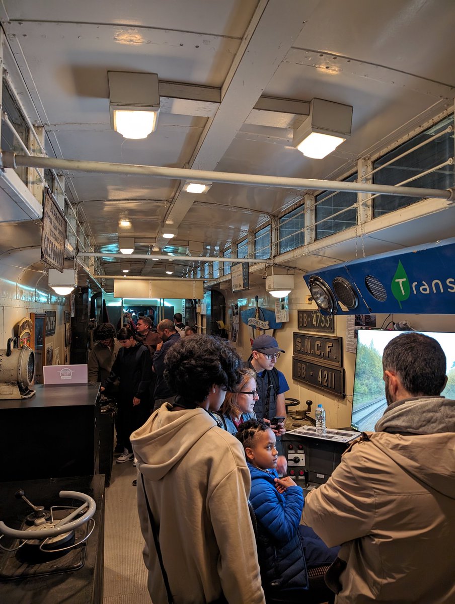 [#événement 📢] Un beau succès pour cette deuxième journée de la Fête des Postales, organisée à Paris Saint-Lazare par l'#AAPSL : le patrimoine ferroviaire continue de passionner et de mobiliser !