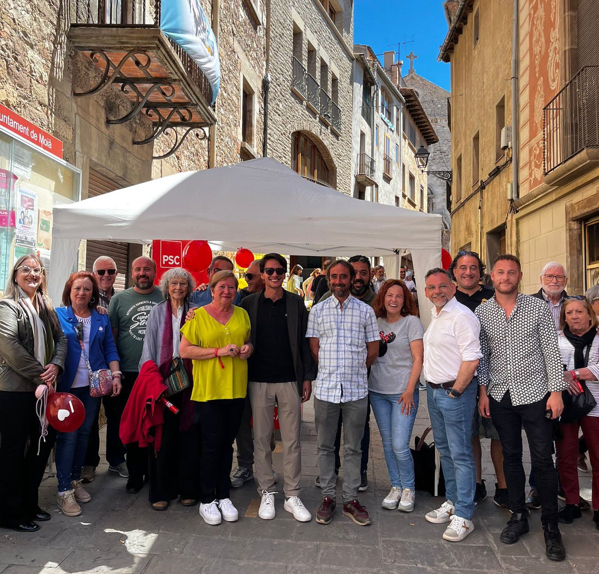 🌹 Matí de campanya a #Moià amb candidats de la federació per donar a conèixer el programa del PSC al #Moianès i conèixer de primera mà les necessitats d’aquesta comarca.