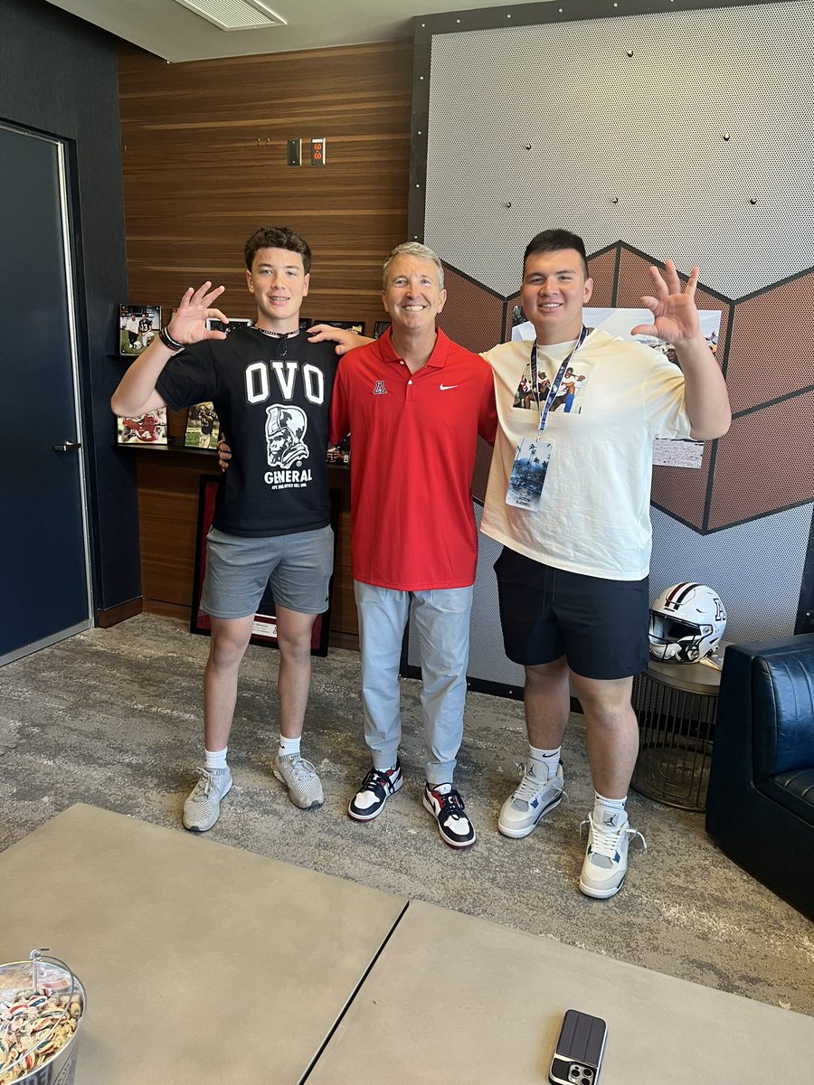 Having a great time at @ArizonaFBall @nichols_ty @CoachBrennan @Coach_Seumalo @Brettarce84 @Gaizka_UofA @Fletcher_UofA @SloanBlackwell #BearDown