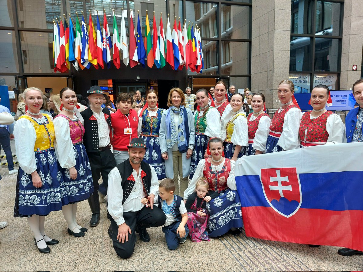 SLOVAKIAinEU tweet picture