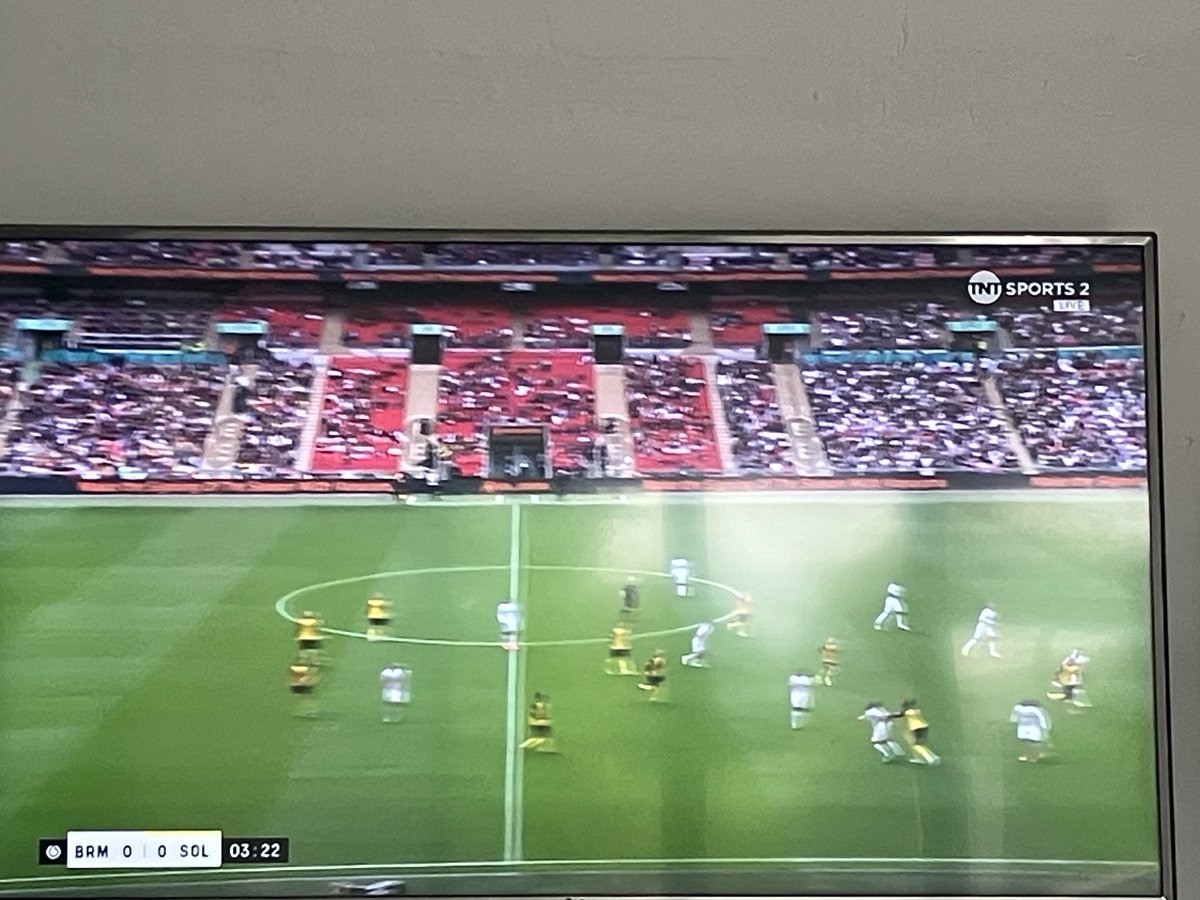 Sacked Sky off. Give me #NonLeague any day! Come on ⁦@bromleyfc⁩ 💪🏼 ⁦@TheVanaramaNL⁩ #PlayoffFinal