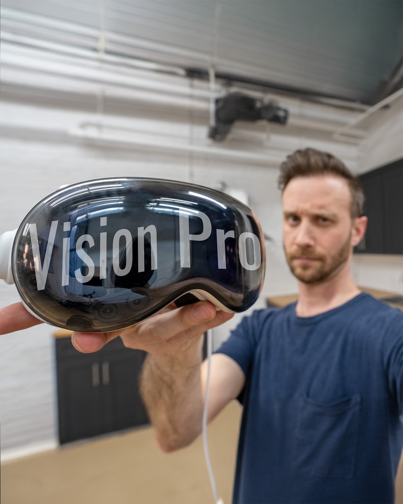 Who is the @Apple Vision Pro really for? Come watch my real-world test where we take it through a day to solve just that. Link in bio. #applevisionpro #avp #apple #visionpro