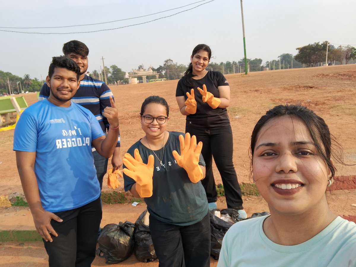 Drive No - 568 Plogging at Baliyatra Field, Cuttack Special plogging event by @SATTVIC_SOUL on world #EarthDay, where we plogged on the banks of the #Mahanadi_River, collecting #TRASH & disposing them successfully. @ForestDeptt @CESOdishaGovt @YuWaahIndia