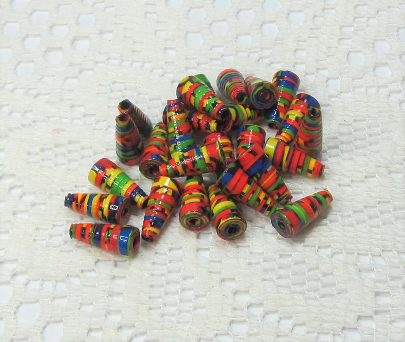 Paper Beads, Loose Handmade Hand Colored, Cone Primaries thepaperbeadboutique.etsy.com/listing/122362…
#paperbeads #handcoloredpaperbeads #jewelrymakingbeads #paperbeadsupplies