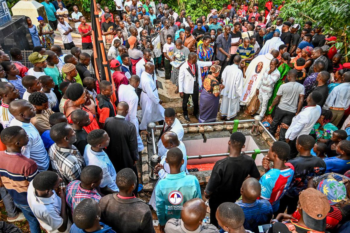 In Kanoni, Gomba district, party leaders have commiserated with the president @HEBobiwine and his bereaved family upon the loss of Ms. Nakyonyi Dorothy. The deceased is an elder sister to the President. May her soul RIP!