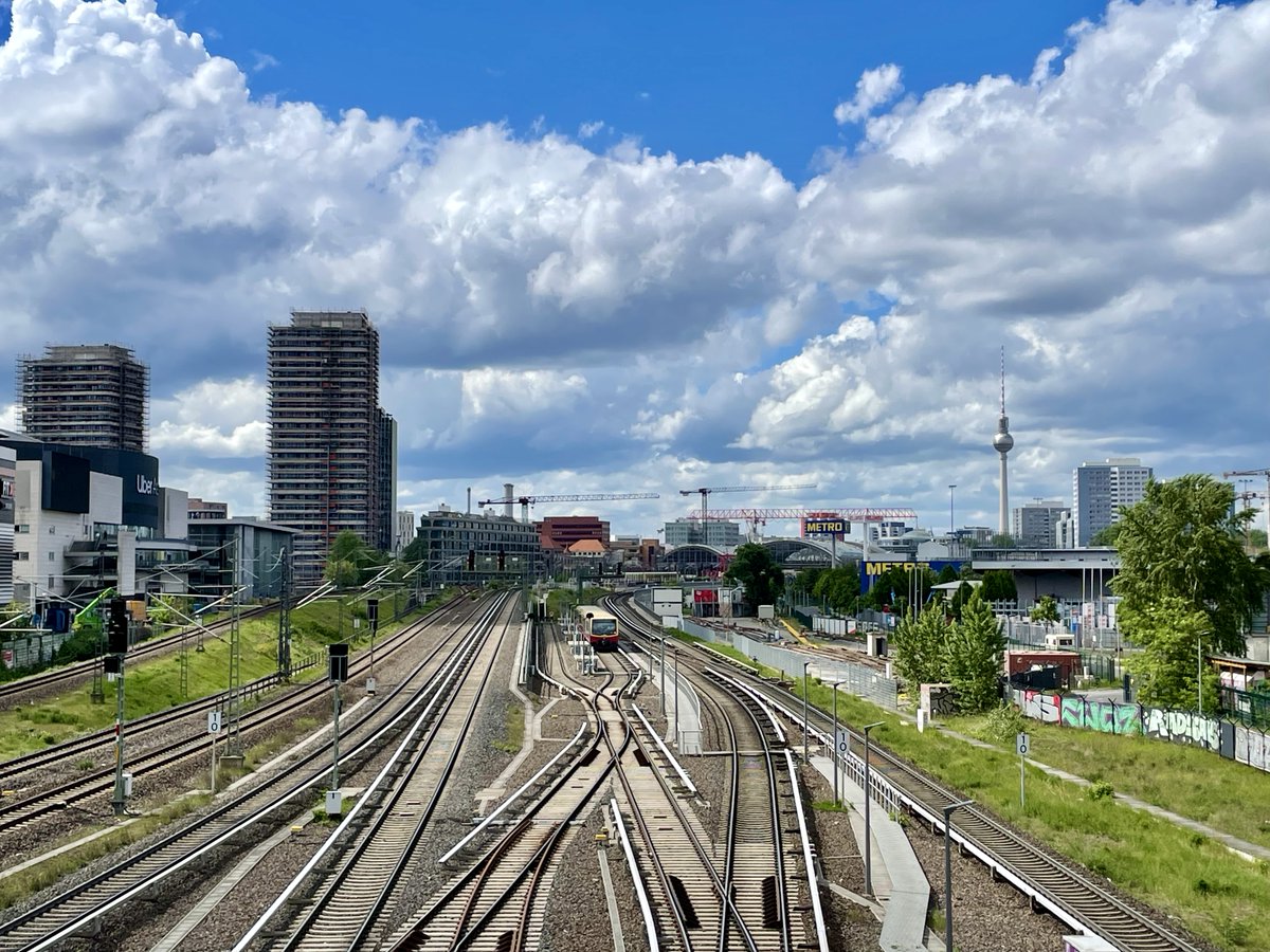 Heutiger Blick von der Warschauer Brücke in Berlin-Friedrichshain ⛅️