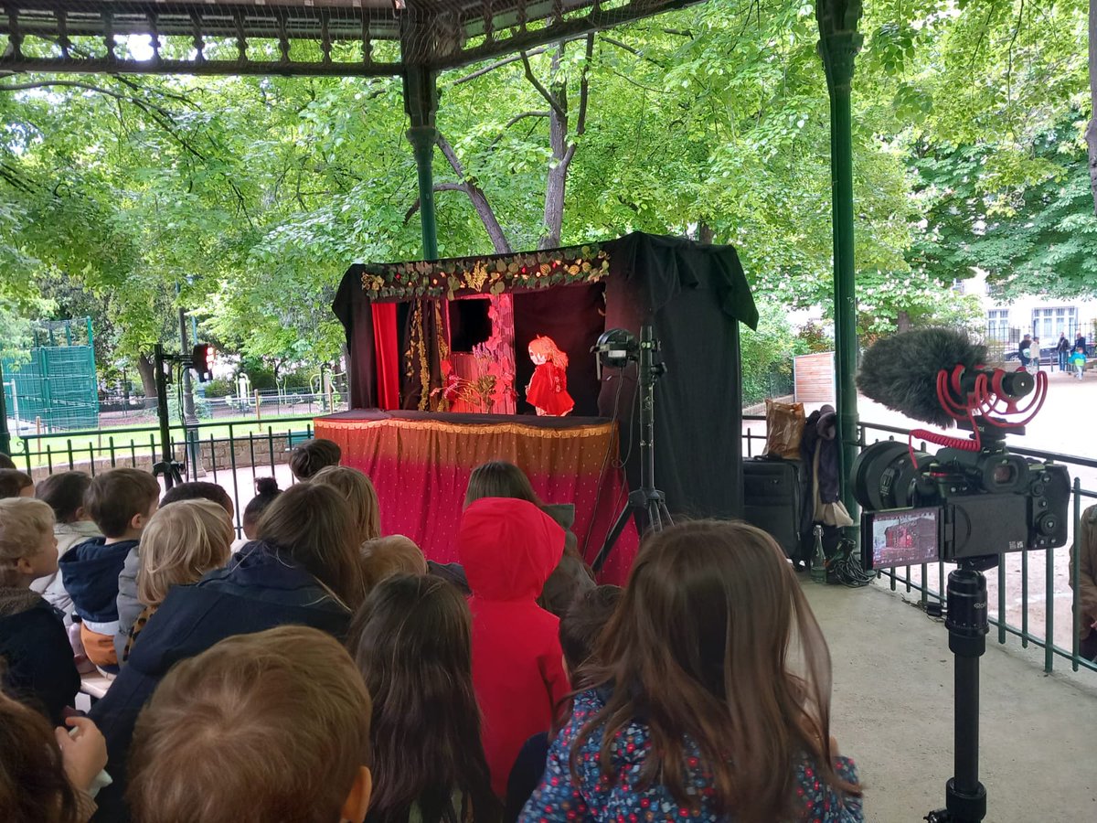[#RdvCulturelsdesPetits]🌟Le kiosque du square des Épinettes bien rempli pour ce premier spectacle de marionnettes ! Prochain spectacle à 17h aujourd'hui ! 🔗📅Prochaines dates : mairie17.paris.fr/pages/spectacl…