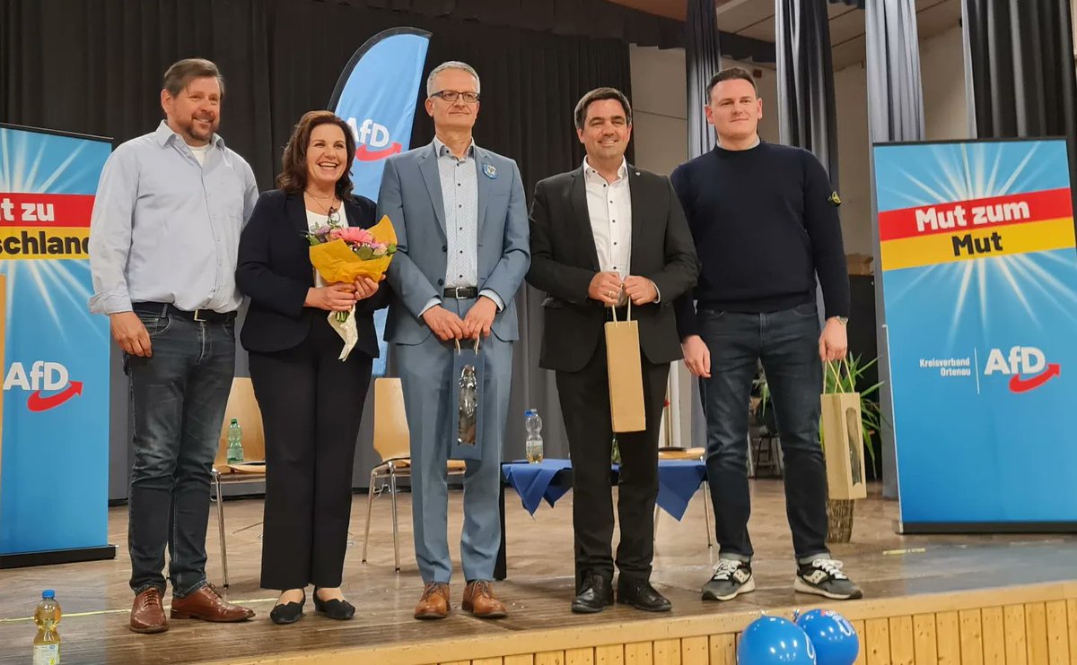 Gestern Abend begrüßte uns ein wunderbares Publikum zum Bürgerdialog in der Turn- und Festhalle #Oberachern. Zusammen mit Tomasz Froelich, Kandidat für das EU Parlament und Alexander Reichert, Kreisrat im Ortenaukreis erlebte ich begeisterte Bürger, welche sich auch in der…