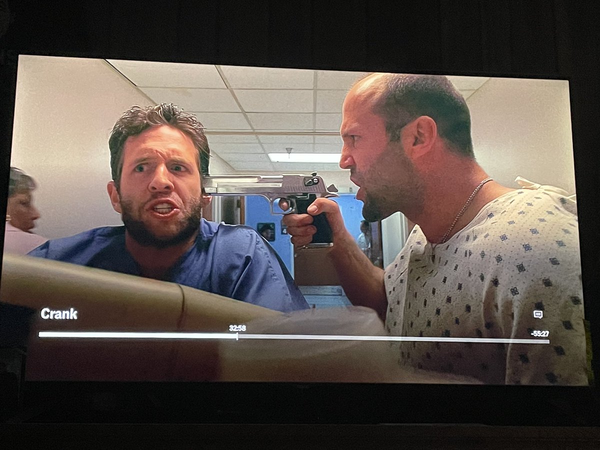 Love when you’re rewatching a movie for the first time in over a decade and suddenly you recognize a now major star in a tiny bit role. Here is #ItsAlwaysSunny’s @GlennHowerton in #Crank (2006) being threatened by #JasonStatham
