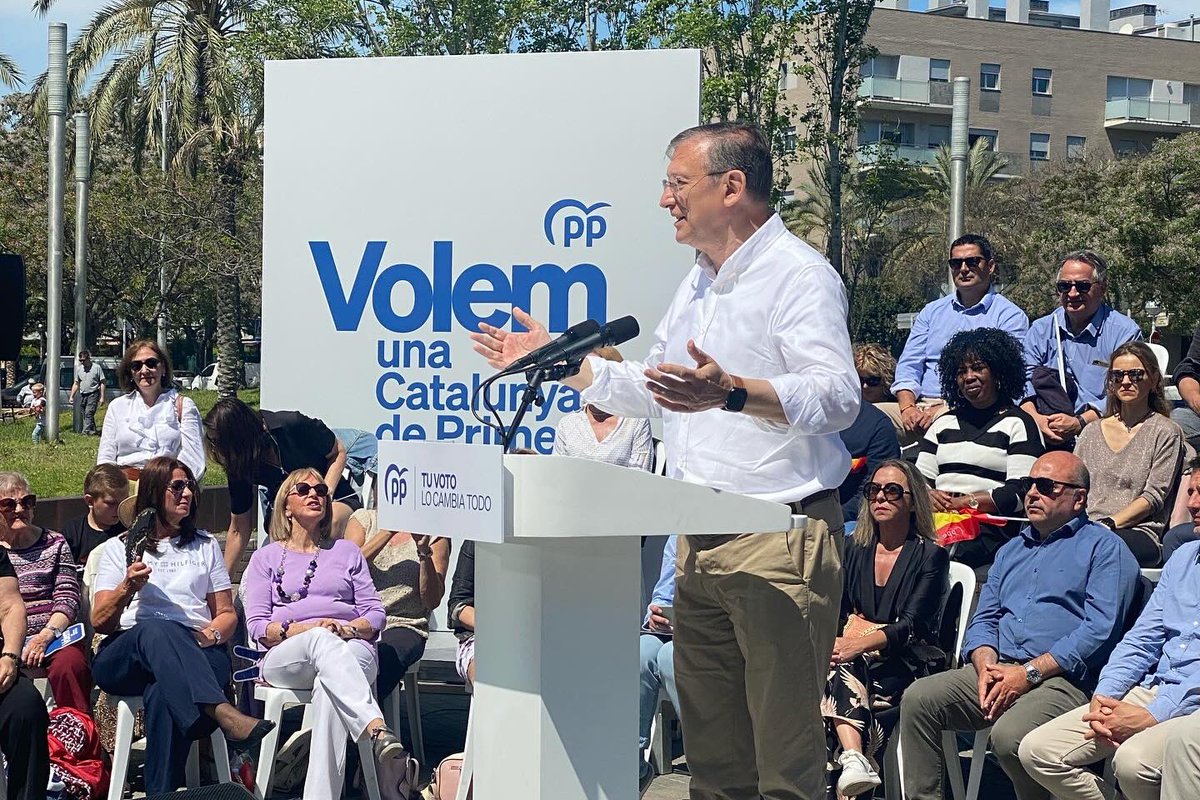 perehuguet's tweet photo. Lleno absoluto en #Salou para escuchar al presidente @NunezFeijoo.

El próximo #12M también llenaremos las urnas de votos a favor de Cataluña, de votos del Partido Popular.

#TuVotoLoCambiaTodo
#UnaCatalunyaDePrimera https://t.co/nBxK3a293P