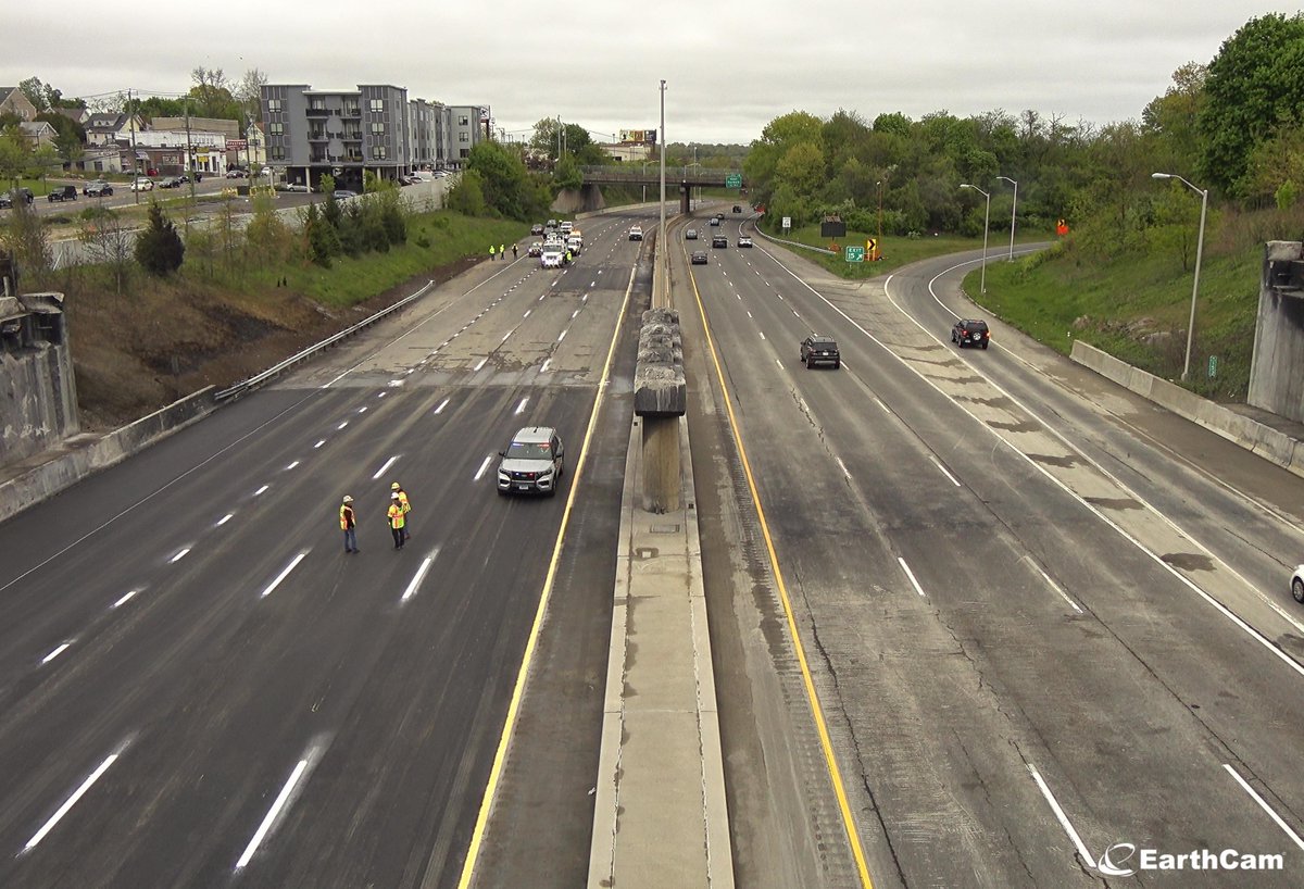 Amazing work by the #CTDOT crews and contractors who worked tirelessly to get I-95 in #Norwalk opened ahead of schedule! Here's a look at the roadway at approximately 9 a.m. Saturday and 9 a.m. Sunday. Great job!!