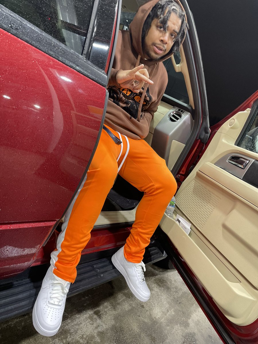 JayWick37's tweet photo. Text???  I’m hella bored https://t.co/KeUoHHzbbq