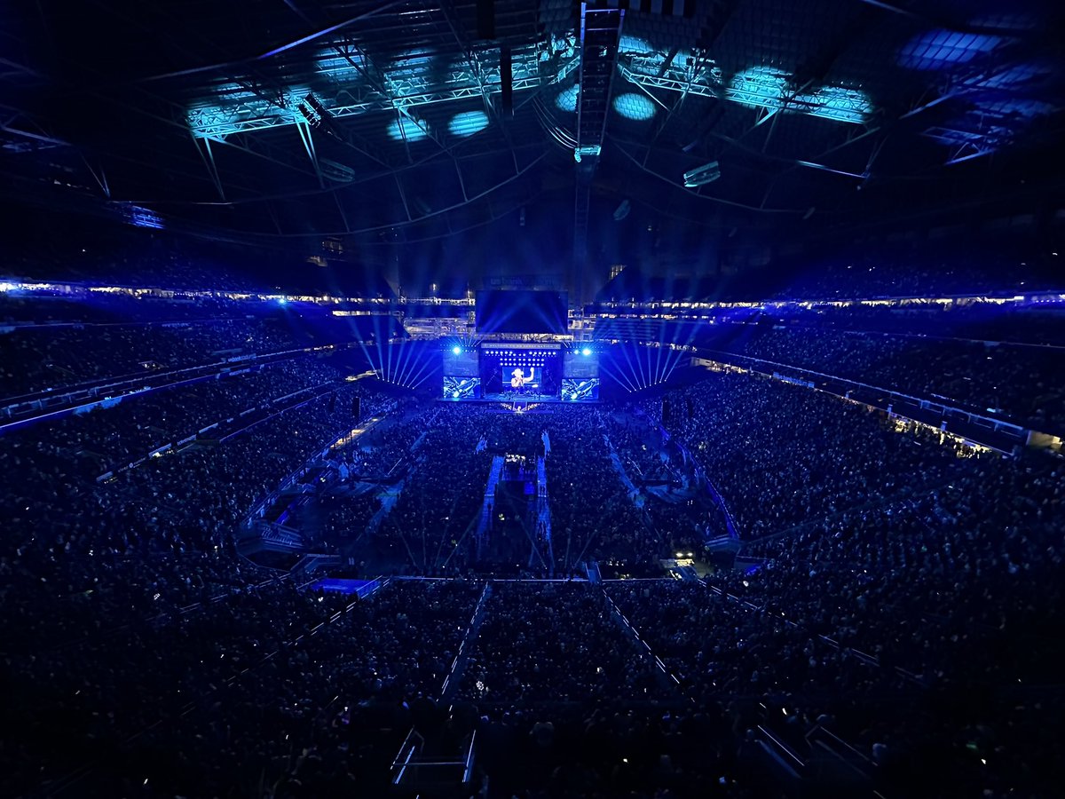 Everything gets hotter when the Sun Goes Down! ☀️ Thank you to our friend Kenny Chesney for bringing Summertime to U.S. Bank Stadium and for a great show with No Shoes Nation in the Twin Cities! 🏴‍☠️ #SunGoesDownTour