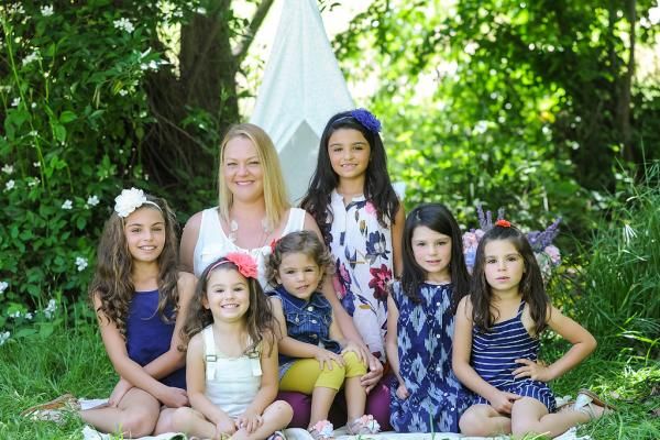 Amazing Single Mom Opens Her Heart and Home to Adopt Six Sisters buff.ly/2H2XiGP