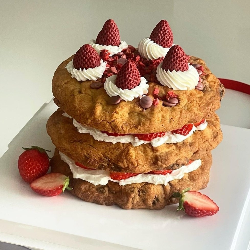 strawberry 🍓 cookie cake 🍪