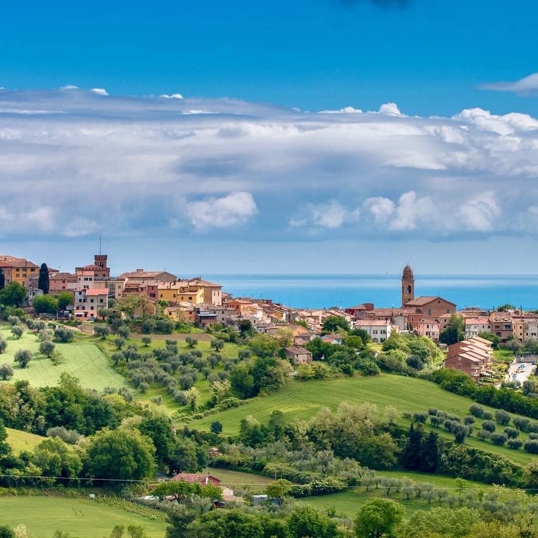 Mondolfo (Italia) 🇮🇹
Mondolfo è un comune italiano di 14 239 abitanti situato nella provincia di Pesaro e Urbino, nelle Marche.