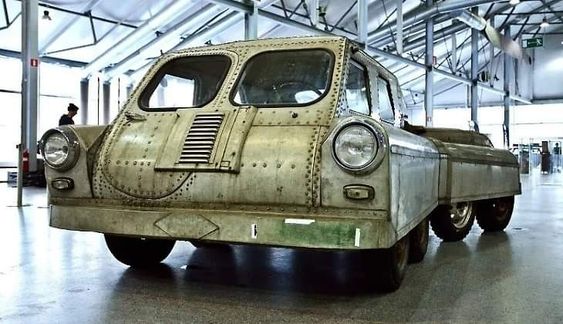 QuirkyRides's tweet photo. A #Soviet-era 8-wheeled #amphibious all-terrain vehicle made in the #1960s by Maxim #Melnichenko in #Chelyabinsk https://t.co/StF2cXA7Q2
