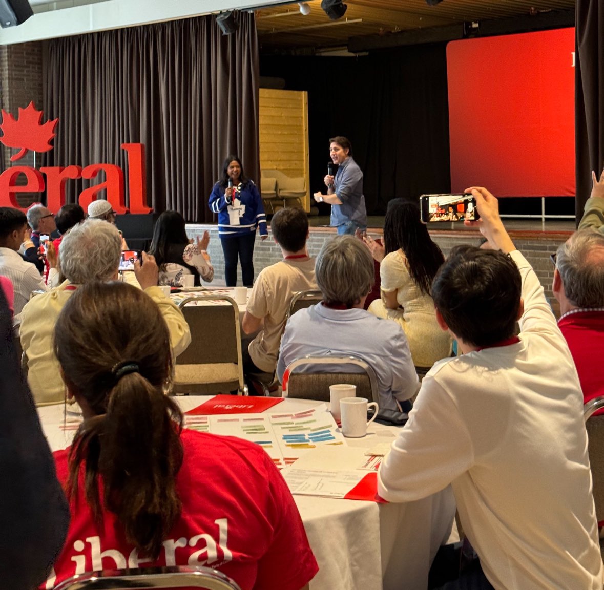 #TeamSidhu was excited to be at the campaign college in Toronto with so many engaged volunteers alongside @JustinTrudeau ! Thank you to all of the incredible volunteers for making the event a big success. #BramptonEast