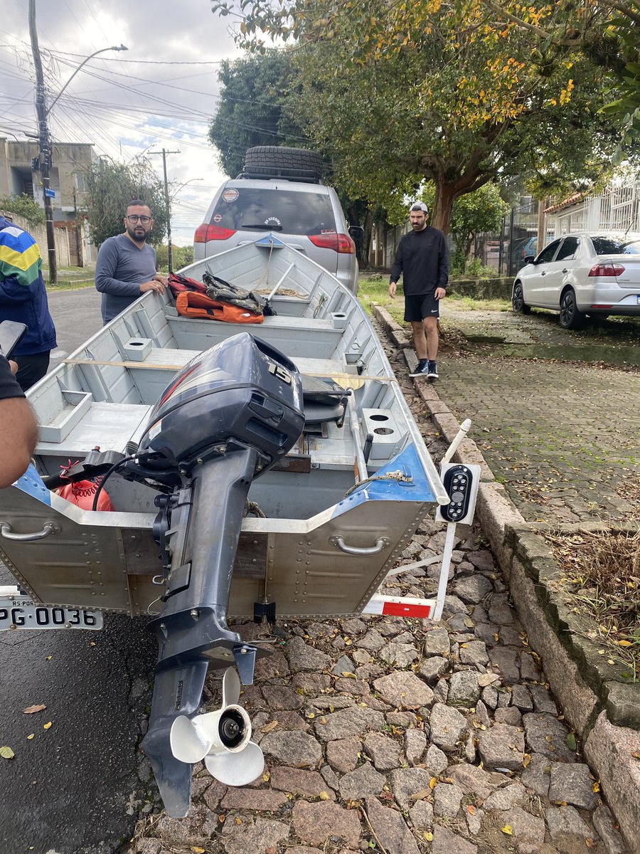 Conseguimos mais um barco para resgates no bairro Sarandi