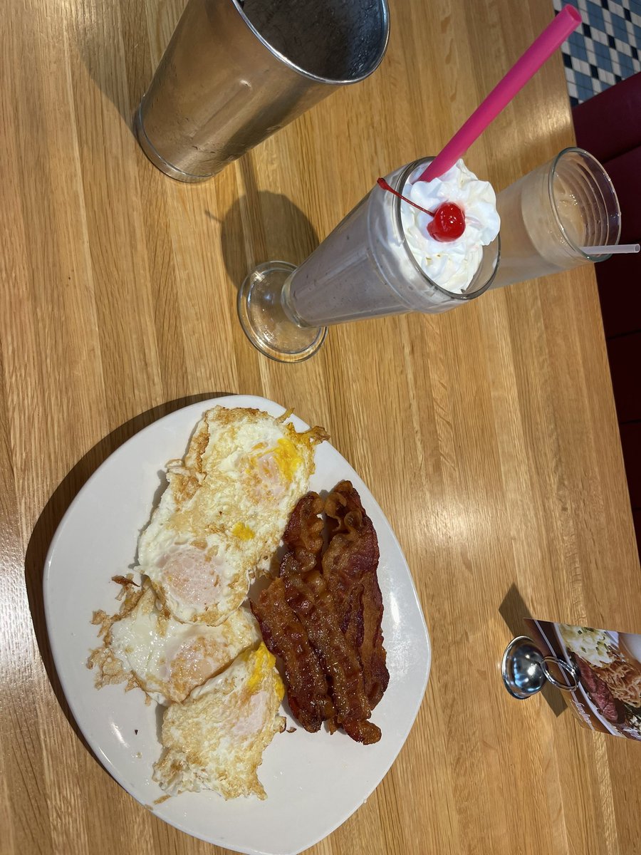 Gym and Silver Diner. Thank you Lord! #cheatday 😇😇😇