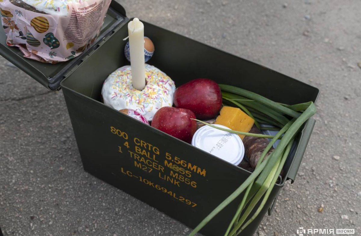 Frontline Easter celebration: Easter cakes in ammo boxes and helmets instead of baskets. This is how Easter is celebrated in Kramatorsk. 📷: armyinform, Donetsk region.