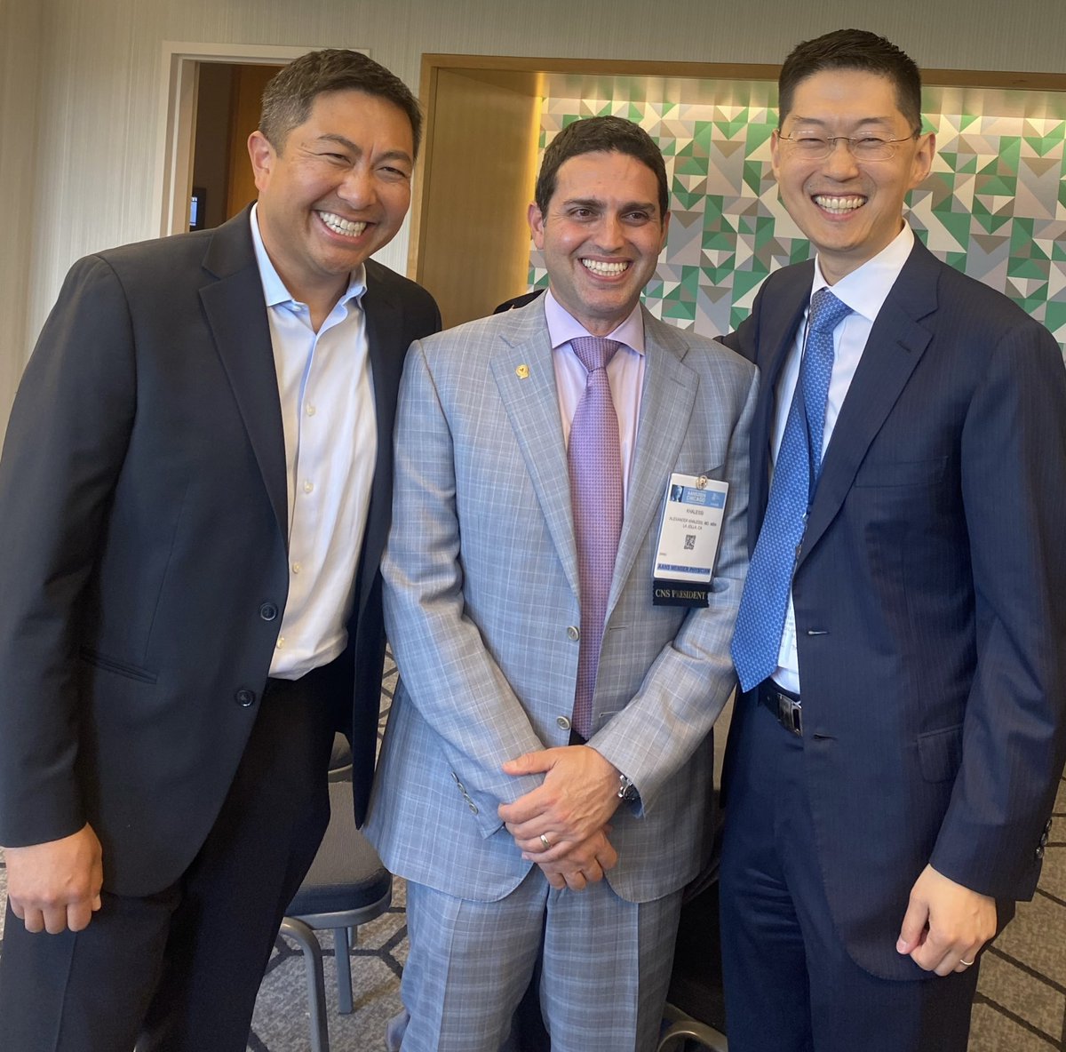 Great to meet Dr. Lim @MichaelLimMD and Dr. Khalessi @DrAlexKhalessi at #AANS2024 ! @UCSDNeuroSurg @StanfordNsurg @CNS_Update @IsaacYangMD @UCLANsgy @AANSNeuro #CNS