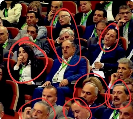 هذه الصورة هي من الاجتماع الأخير  لقيادة حزب البعث  .
بحضور رئيس الجمهورية   
يقولون  عن أنفسهم  بأنهم  قيادة الأمة. 
إذا كانت هذه  قيادة الأمة  فيا هم لالي.