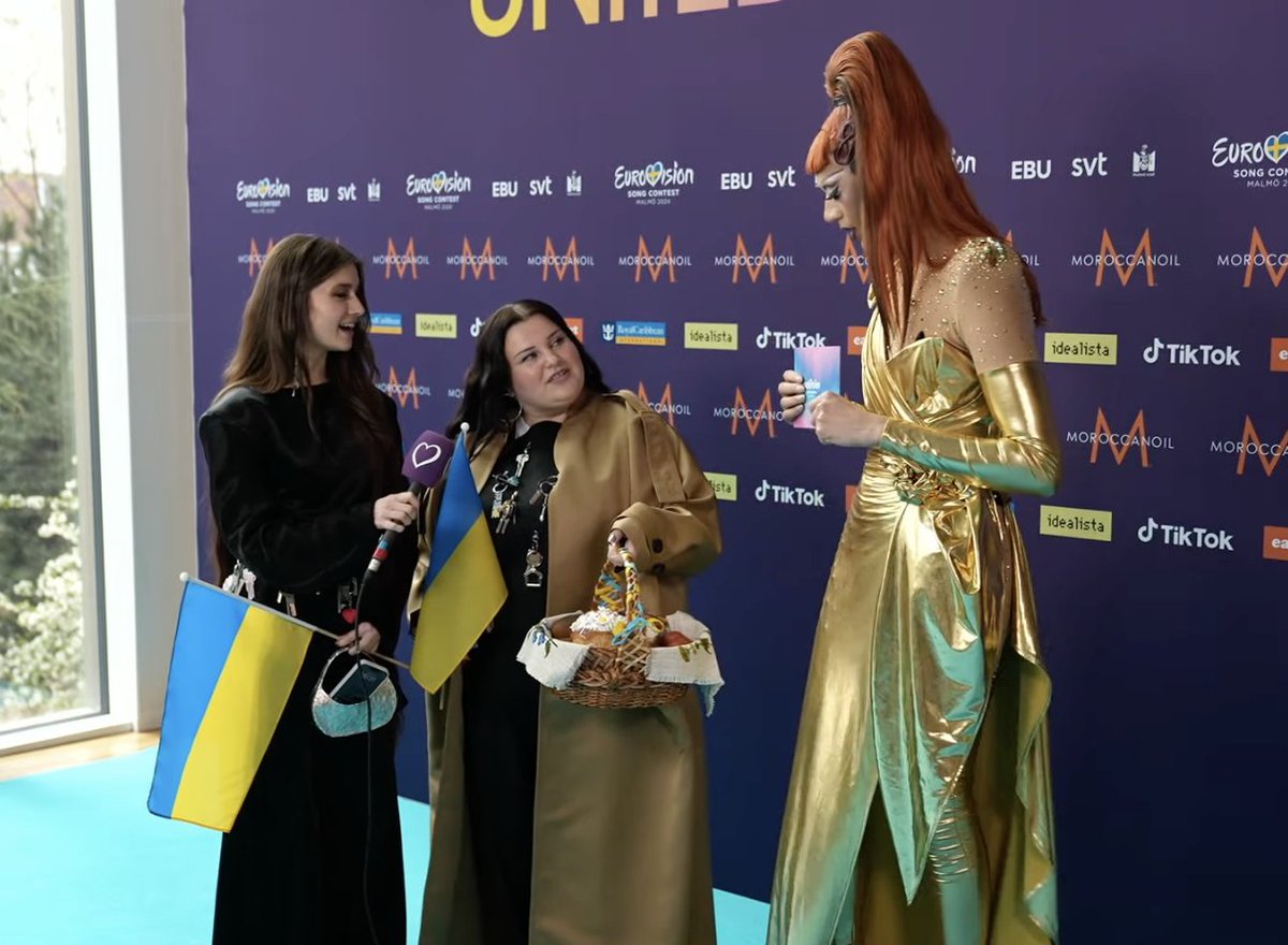 🇺🇦Ukrayna | Yanlarında Easter için piknik sepetiyle gelen alyona alyona ve Jerry Heil Turkuaz Halı'da.

#Eurovision #Eurovision2024 #TurquoiseCarpet