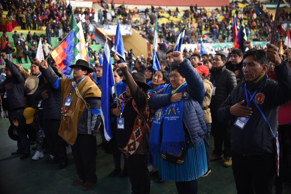 #5DeMayo #Bolivia #Política 
El X #Congreso del #MASIPSP levantó este domingo el cuarto intermedio declarado el sábado, conformó su Presídium, sus cinco #comisiones de #trabajo y se encaminó a elegir a la nueva #DirecciónNacional👇
facebook.com/photo/?fbid=11…