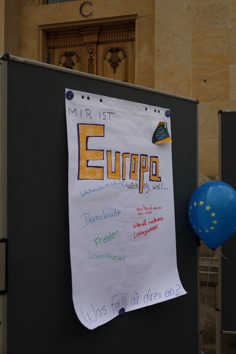 Ein starkes Zeichen aus #Dresden für ein gemeinsames Europa. Danke an @PulseofEurope für die heutige Veranstaltung mit guten europäischen Reden von Schülern, polnischen Nachbarn und in Erinnerung an den Fall des eisernen Vorhangs in Europa.