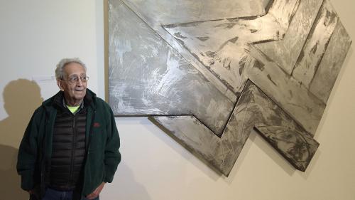 'Le maître des rayures, #FrankStella, sculpteur de l'espace sur toile, redéfinit l'art américain post-guerre avec sa série iconique. #ArtModerne'