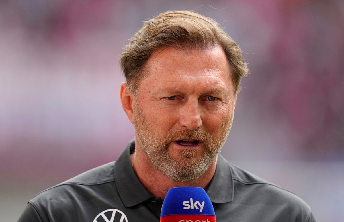 Since his appointment, only RB Leipzig (14), Bayer Leverkusen (14) and Borussia Dortmund (13) have earned more points than Wolfsburg (12) 🐺

Brilliant to see the ex #SaintsFC man doing well 👏