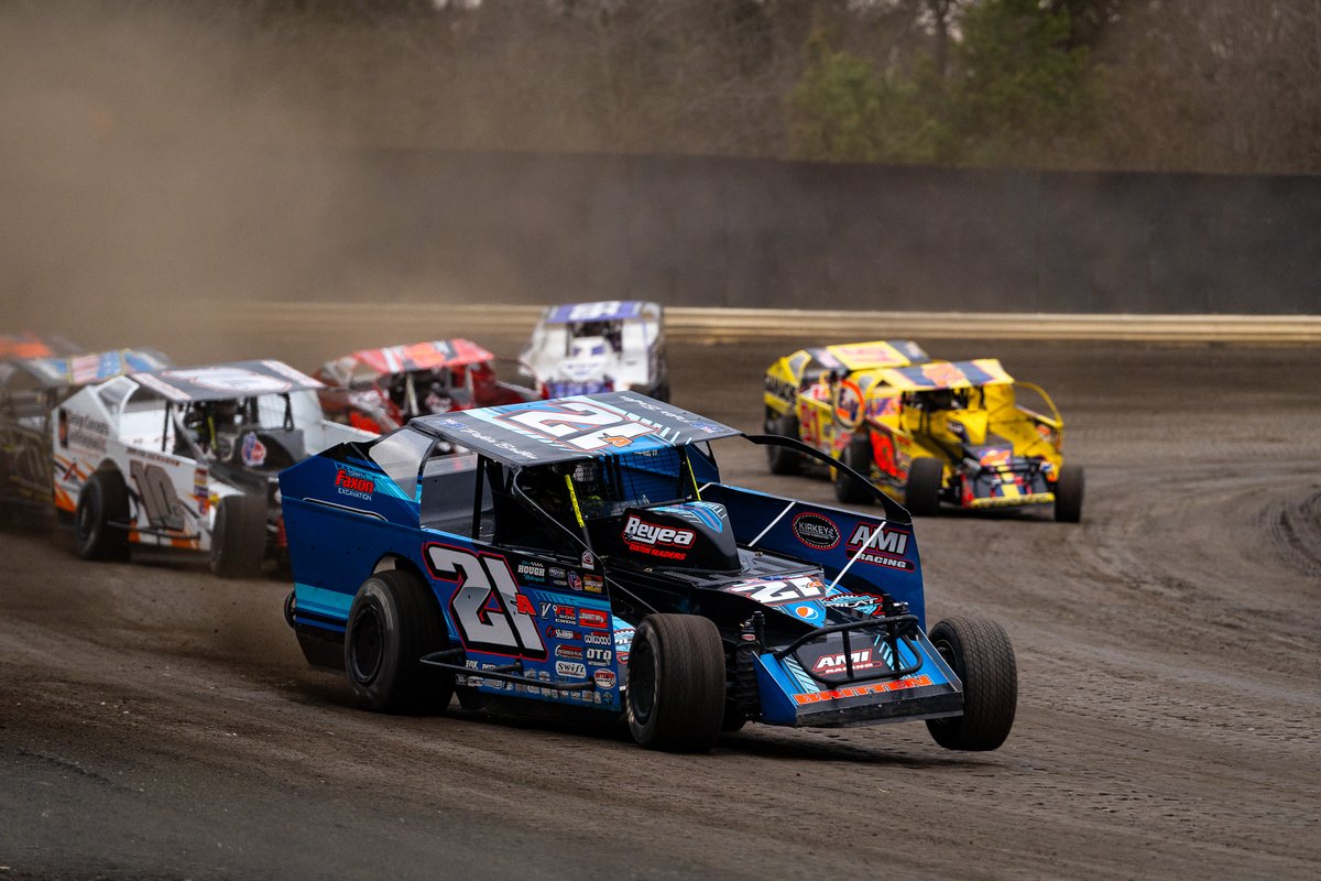 𝙎𝙐𝙉𝘿𝘼𝙔 𝘾𝙊𝙐𝙉𝙏𝘿𝙊𝙒𝙉 ⏰ Here's a look at what's coming up for the Super DIRTcar Series! 𝟐𝟏 𝐃𝐚𝐲𝐬: @WeedsportSpdwy 𝟐𝟐 𝐃𝐚𝐲𝐬: @thundermtnspeed 𝟑𝟎 𝐃𝐚𝐲𝐬: Big Diamond Speedway 𝟑𝟏 𝐃𝐚𝐲𝐬: @theselinsgrove 📸: Tom Morris